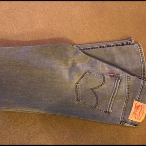 Levi’s Shaping Skinny